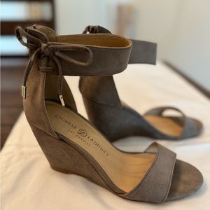 Chinese Laundry Taupe wedges